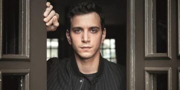 Selahattin Paşalı Kimdir? Bodrumlu Yakışıklı Oyuncu Kariyerindeki Yükselişiyle Herkesi Büyülüyor!