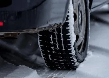 Zorunlu Kış Lastiği Uygulaması 2025: 15 Kasım'da Başlıyor! Kimleri Kapsıyor, Cezası Ne Kadar?