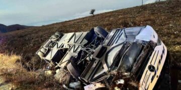 Yolcu Otobüsü Devrildi: 2 Ölü, 21 Yaralı 