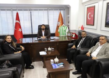 Bingöl'de Sağlık İl Müdürü'nün AKP Ziyareti Tartışma Yarattı: DEM Parti ve MHP'den Sert Eleştiri