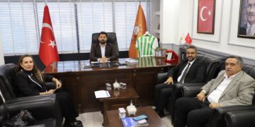 Bingöl'de Sağlık İl Müdürü'nün AKP Ziyareti Tartışma Yarattı: DEM Parti ve MHP'den Sert Eleştiri