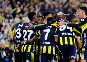 Süper Lig'de Zirve Hesapları Yeniden: Fenerbahçe 6 Gollü Maçta Galibiyete Uzandı