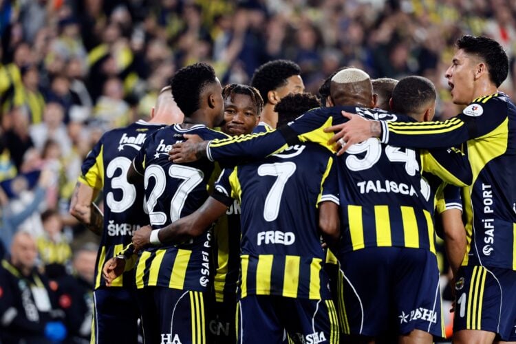Süper Lig'de Zirve Hesapları Yeniden: Fenerbahçe 6 Gollü Maçta Galibiyete Uzandı