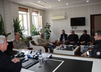 Bingöl'ün Genç İlçesinde Taksiciler Kontak Kapattı: Başkan Tartar Devreye Girdi, Çözüm Toplantısı Yapıldı