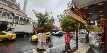 Bingöl'de Şiddetli Yağış Hayatı Felç Etti: Yollarda Su Birikintileri, Trafik Aksadı