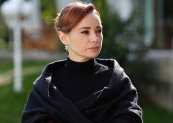 Kıskanmak dizisinin Seniha’sı Özgü Namal, Çocuklarıyla Trafik Kazası Geçirdi