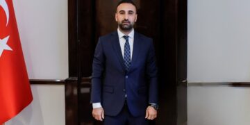 Akademisyen Akbayram'a bir tepki de Emre Bulşu'dan: 'Kuruma ve kente zarar veriyor'