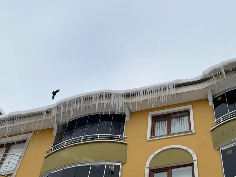 Bingöl’de ‘sarkıt’ tehlikesi: Yürümek zorlaştı, belediye eleştirilerin odağında