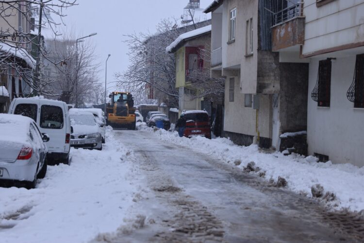 Bingöl’de kar alarmı: Kent üçüncü kez beyaz örtüye hazırlanıyor