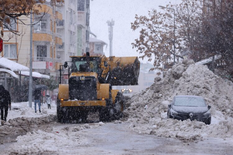 Bingöl'de Kuvvetli ve Yoğun Kar Yağışı Bekleniyor: Valilikten Vatandaşlara Uyarı