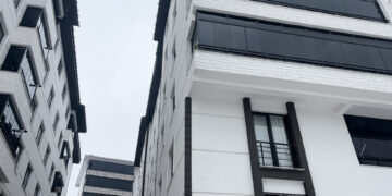 Bingöl’de çatılarda biriken kar can aldı: Sorumluluk binada mı belediye mi?