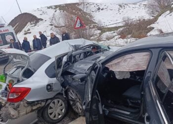 Bingöl-Genç yolunda trafik kazası: 2'si ağır, dört yaralı