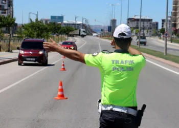 Trafikte yeni dönem: Bir yıl içinde tekrar edene 200 bin lira ceza geliyor