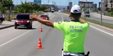 Trafikte yeni dönem: Bir yıl içinde tekrar edene 200 bin lira ceza geliyor