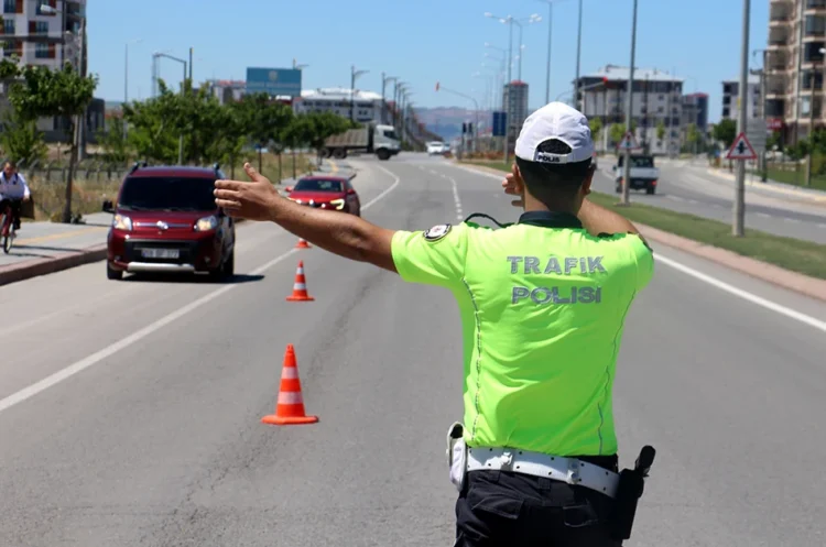 Trafikte yeni dönem: Bir yıl içinde tekrar edene 200 bin lira ceza geliyor