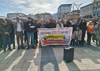 Bingöl’de eğitimcilerden 'şiddete artık yeter' eylemi: "MEB birinci derecede sorumludur"