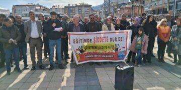 Bingöl’de eğitimcilerden 'şiddete artık yeter' eylemi: "MEB birinci derecede sorumludur"