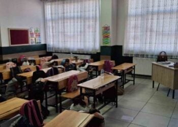 Bingöl'de okulda 'kar spreyi' paniği: 30 öğrenci hastaneye kaldırıldı