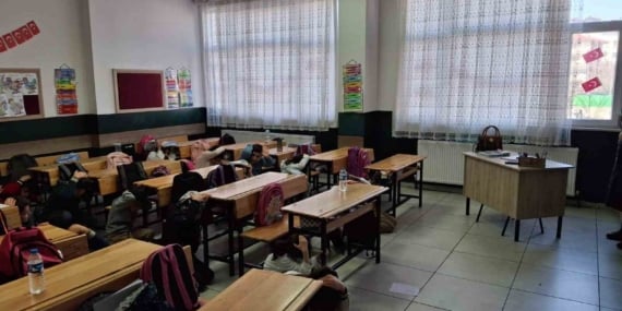 Bingöl'de okulda 'kar spreyi' paniği: 30 öğrenci hastaneye kaldırıldı