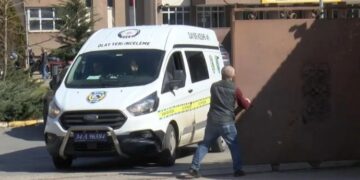 Çekmeköy'de okulda bıçaklı saldırı: Bir öğretmen hayatını kaybetti, MEB soruşturma başlattı