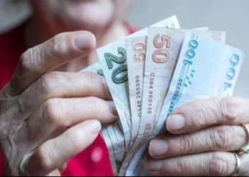 Emekli ikramiyesinde 'alım gücü' tartışması: Rakamlar büyüyor, cüzdanlar küçülüyor