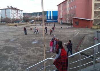 Bingöl’de deprem seferberliği: Yıkılan 4 okul için ihale süreci başladı