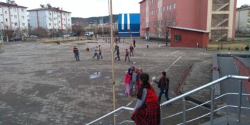 Bingöl’de deprem seferberliği: Yıkılan 4 okul için ihale süreci başladı