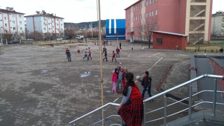 Bingöl’de deprem seferberliği: Yıkılan 4 okul için ihale süreci başladı