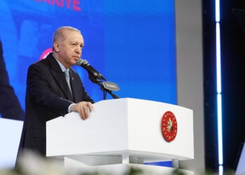 Erdoğan'ın seçim talimatı: AK Parti'de kadrolar değişiyor