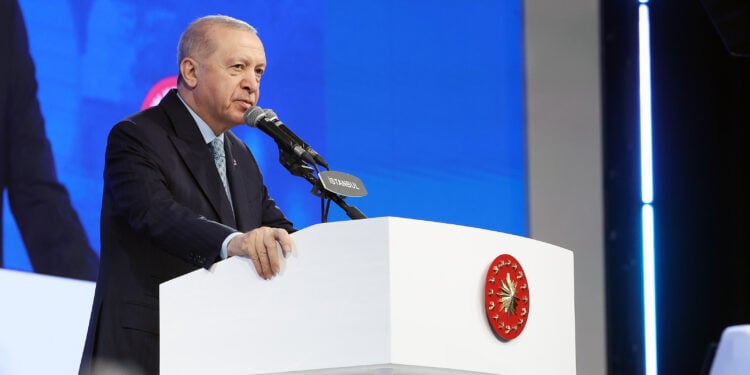Erdoğan'ın seçim talimatı: AK Parti'de kadrolar değişiyor