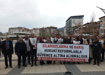 İHD Bingöl'den 'barış süreci' açıklaması: 'Silahsızlanma hukuki reformlarla güvence altına alınmalı'