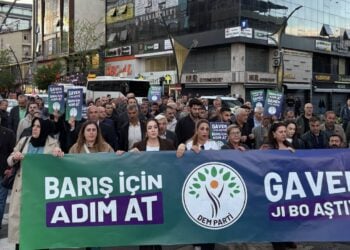 Bingöl'de 'barış yürüyüşü'ne provokasyon: Emniyet engel olmadı, Hülakü tepki gösterdi