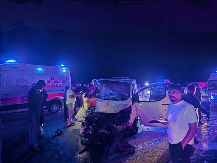 Bingöl’de ata çarpan panelvan devrildi: 1 ölü, 2 yaralı