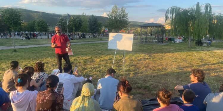 Bingöl'de Açık Havada Zazaca Atölyesi