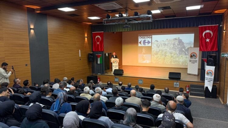 Solhan’da 'Sumud Filosu' konferansı: Eğitimci Nevzat Öylek yaşadıklarını anlattı