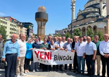 CHP Bingöl'de toplu istifa: Yeni Parti'ye geçtiler