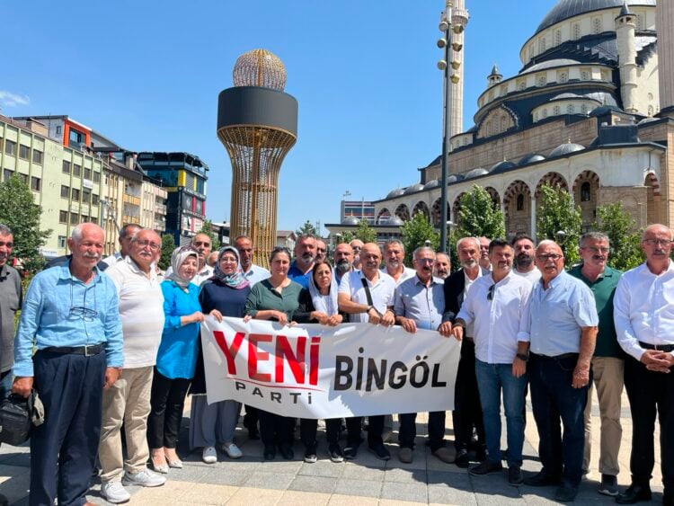 CHP Bingöl'de toplu istifa: Yeni Parti'ye geçtiler