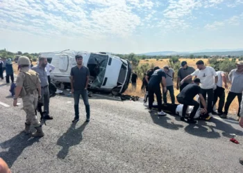 Lice girişinde feci kaza: Bingöl istikametine giden minibüs devrildi, 5 ölü, 11 yaralı