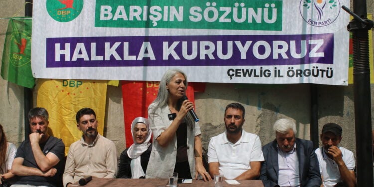 Çiğdem Kılıçgün Uçar Bingöl’de halkla buluşuyor