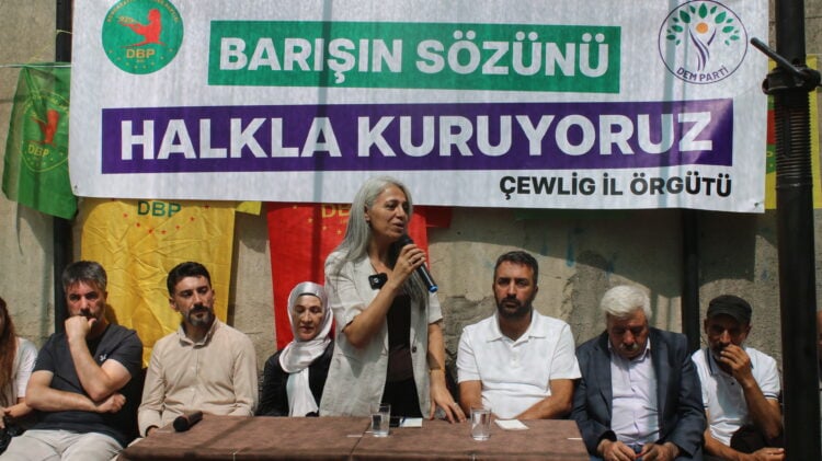 Çiğdem Kılıçgün Uçar Bingöl’de halkla buluşuyor