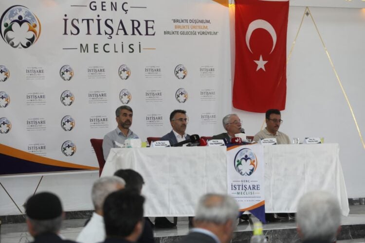 Genç’te 'Aile, Bağımlılık ve Değerler Eğitimi' toplantısı yapıldı