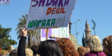 AYM süresiz nafakayı iptal etti: Yasal düzenleme neleri değiştirecek, kadınlar nasıl etkilenecek?